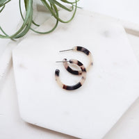 Blonde Tortoise Hoops Mini